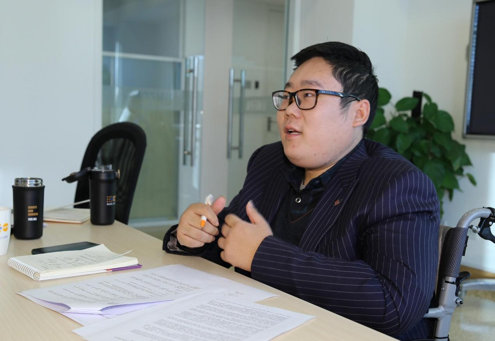 Yuqiao Yan presides over the meeting. ©UNFPA China/Chen Yihang