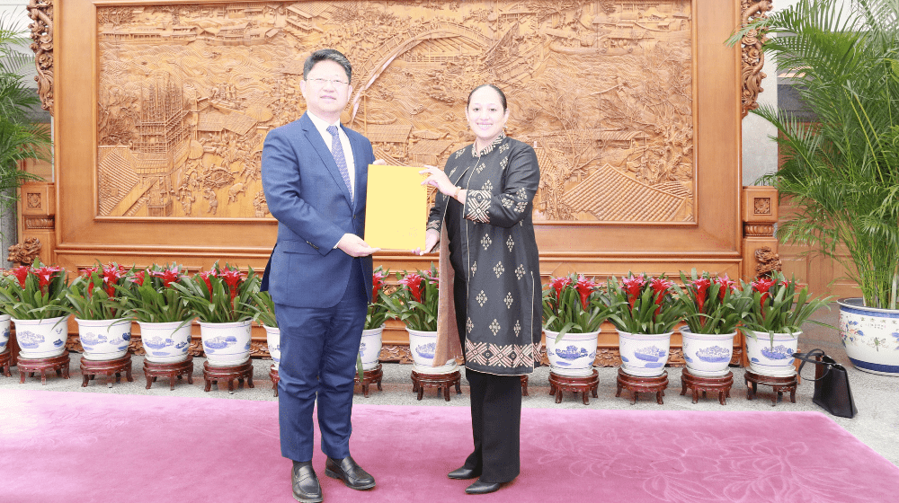 Ms. Nadia Rasheed (right), the new UNFPA Representative presents her credentials to Mr. Bai Tian (left), Director General of the Department of International Economics Affairs, Ministry of Foreign Affairs of China in Beijing on 30 December 2024. ©UNFPA China/Peng Jiong