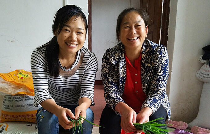 Today, Ms. Wen and Ms. Yan see eye-to-eye on the equality of women and girls. © Dushan Township Family Planning Office/Zhang Min